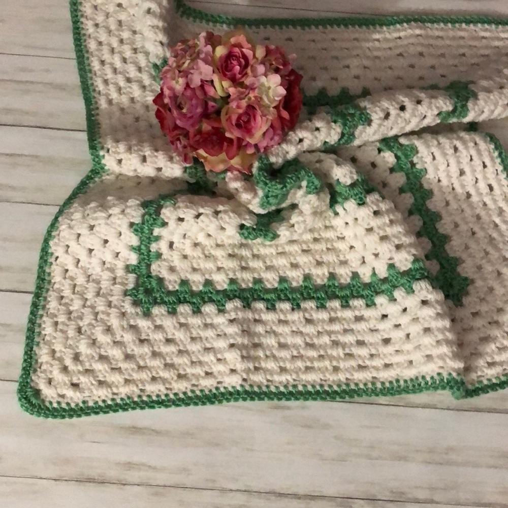 Crochet baby blanket NWOT